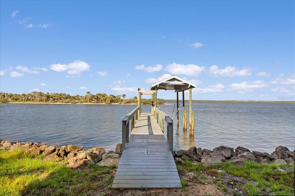 Exterior, Lake