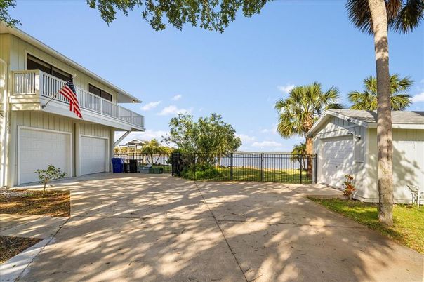 Detached Garage, Exterior
