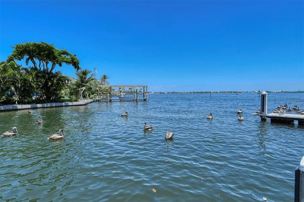 Exterior, Lake