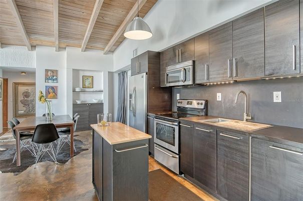 Dining room, Interior, Kitchen, Pendant Lights, Stainless Steel Appliances, Wooden Beams, Wooden Ceilings, Wood Texture Flooring