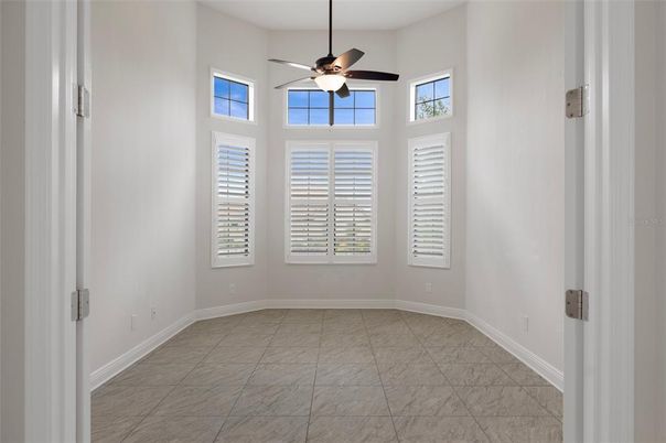 Empty room, Interior