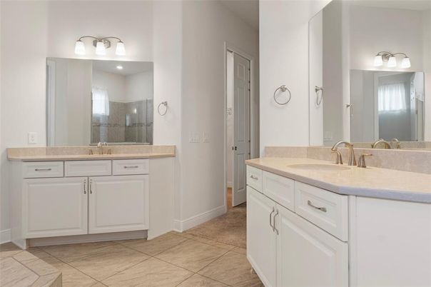 Bathroom, Dual Sink Vanities, Interior