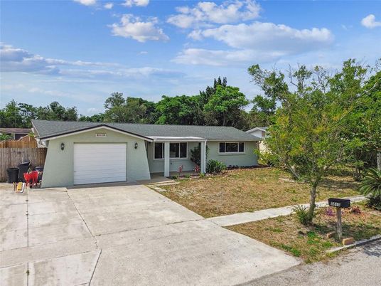 Attached, Exterior, Facade, Ranch