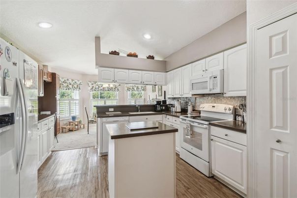 Dining room, Interior, Kitchen, Recessed Lighting, Wood Texture Flooring