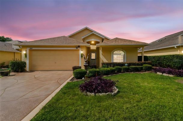 Attached, Exterior, Facade, Ranch