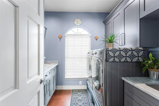 Interior, Washer, Wood Texture Flooring