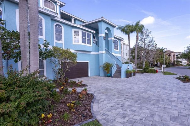 Attached, Exterior, Facade, Mediterranean