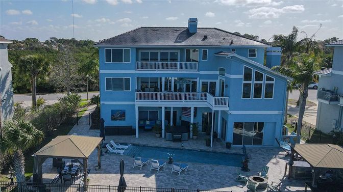 Exterior, Facade, Pool, Queen Anne Victorian