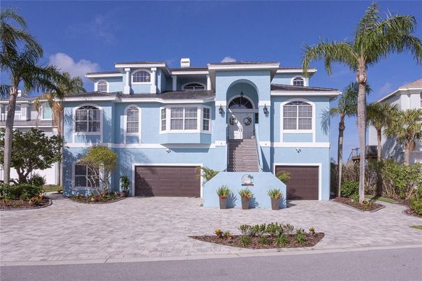 Attached, Exterior, Facade, Mediterranean
