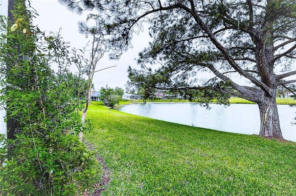 Exterior, Lake