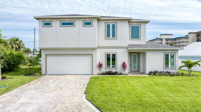 Attached, Exterior, Facade, Modern
