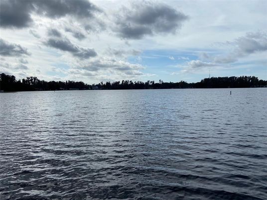 Exterior, Lake
