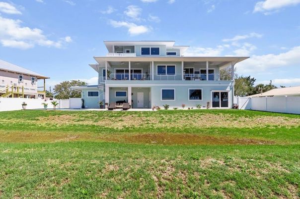 Backyard, Exterior, Facade, Modern