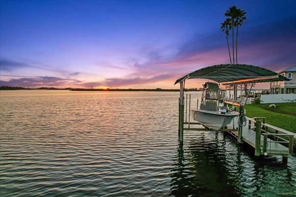 Exterior, Lake
