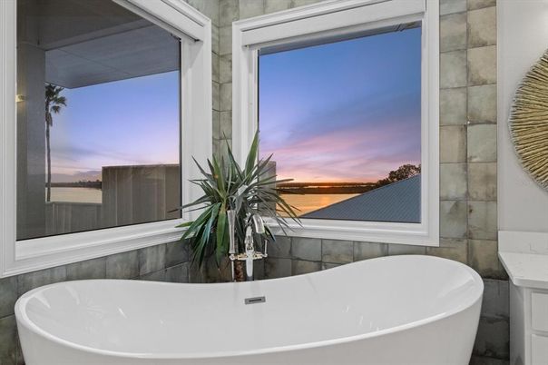 Bathroom, Free Standing Baths, Interior