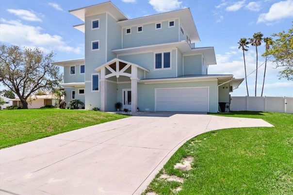 Attached, Exterior, Facade, Modern