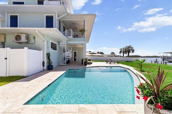 Exterior, Pool