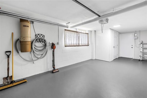 Garage, Interior