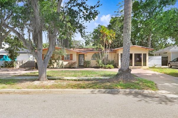 Backyard, Exterior, Facade, Ranch