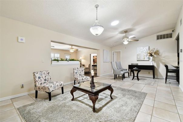 Interior, Living room, Pendant Lights, Recessed Lighting