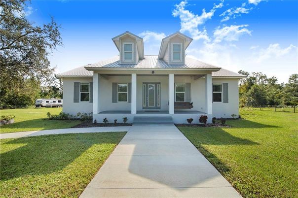 Exterior, Facade, Ranch