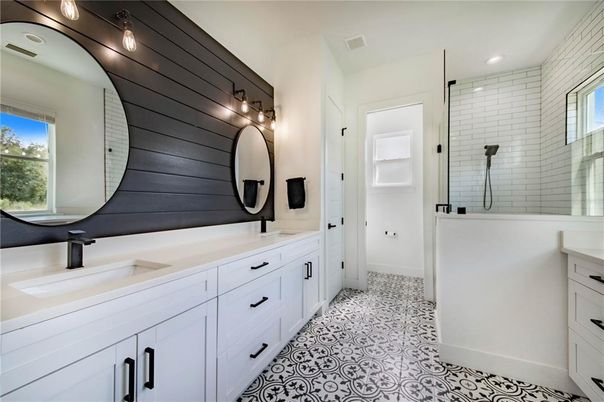 Bathroom, Dual Sink Vanities, Interior, Recessed Lighting