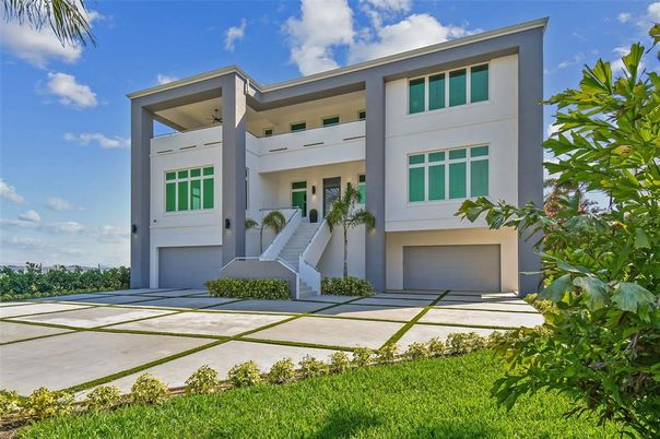 Attached, Exterior, Facade, Modern