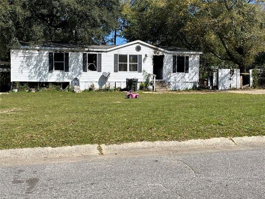 Backyard, Exterior, Facade, Ranch