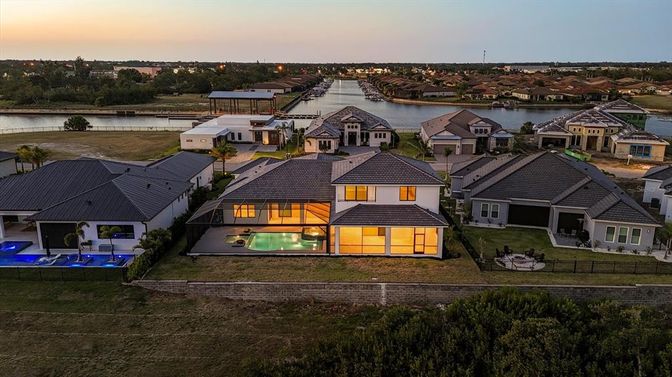 Exterior, Drone