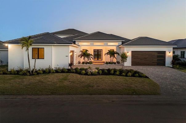 Attached, Exterior, Facade, Ranch