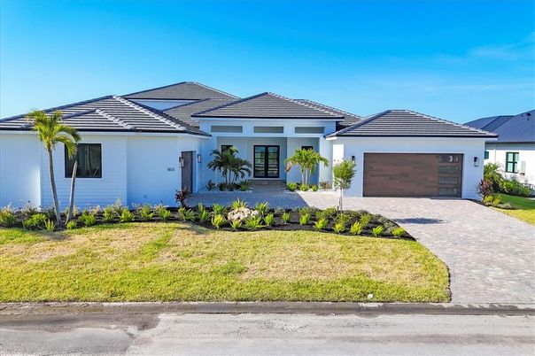 Attached, Exterior, Facade, Ranch