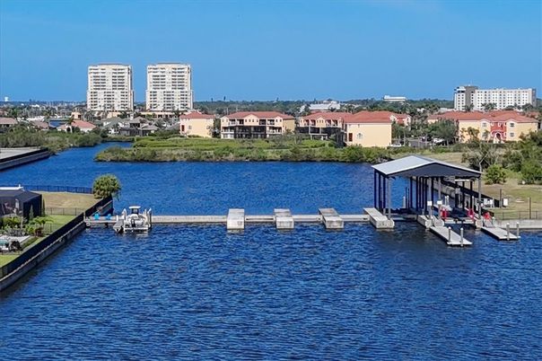 Exterior, Lake