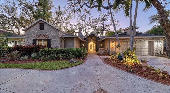 Attached, Exterior, Facade, Ranch