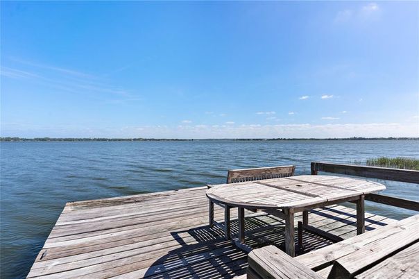 Exterior, Lake