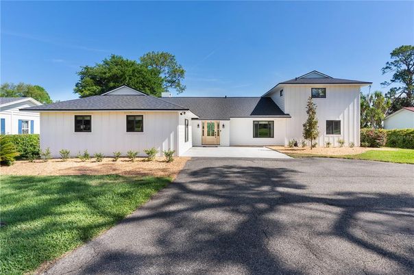 Backyard, Exterior, Facade, Farmhouse