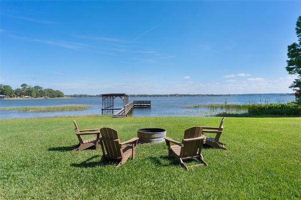 Exterior, Lake