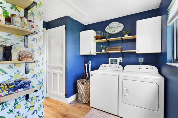Interior, Utility Closets, Washer, Wood Texture Flooring