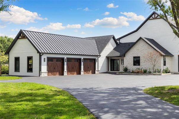 Attached, Exterior, Facade, Farmhouse