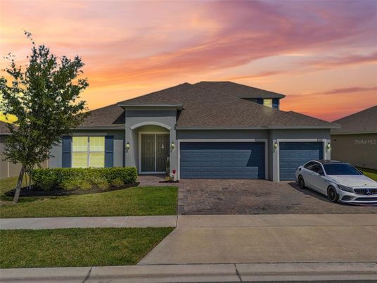 Attached, Exterior, Facade, Ranch