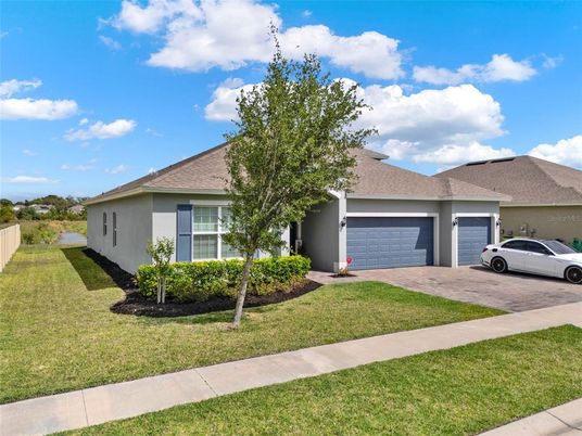 Attached, Exterior, Facade, Ranch