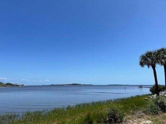 Exterior, Lake