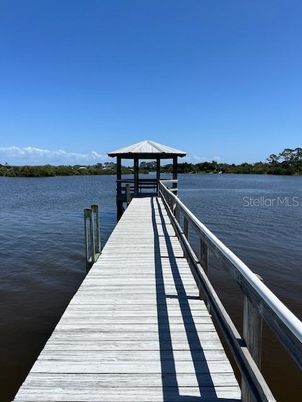 Exterior, Lake