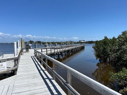 Exterior, Lake