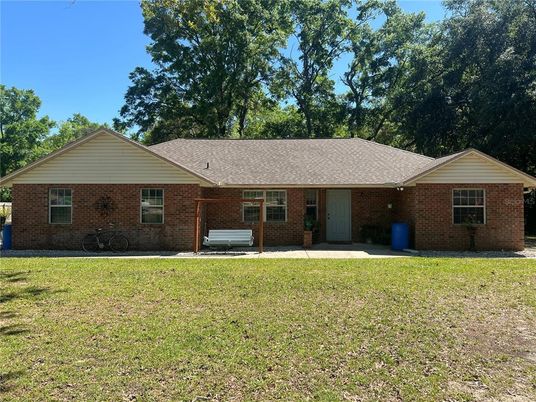 Backyard, Exterior, Facade, Brick Facade, Ranch