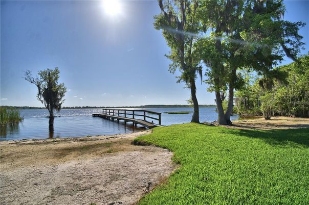 Exterior, Lake