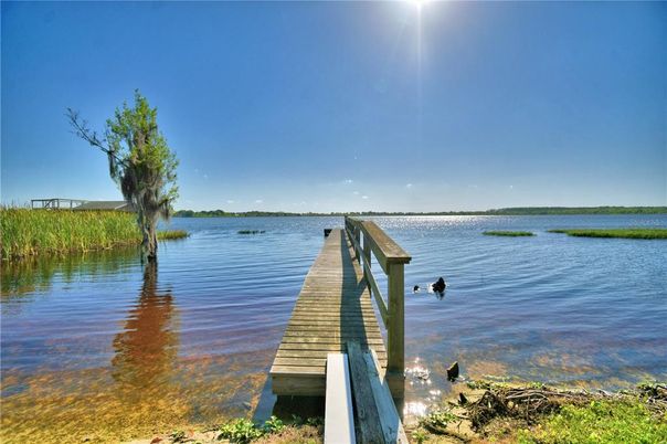 Exterior, Lake