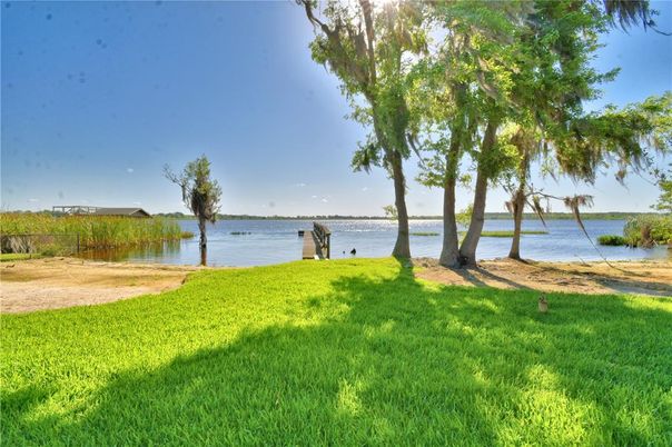 Exterior, Lake