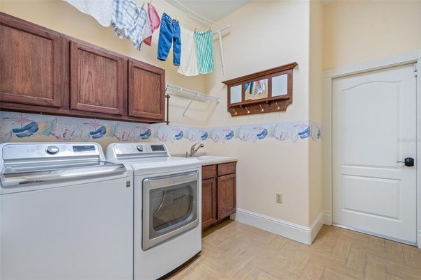 Interior, Washer, Wood Texture Flooring