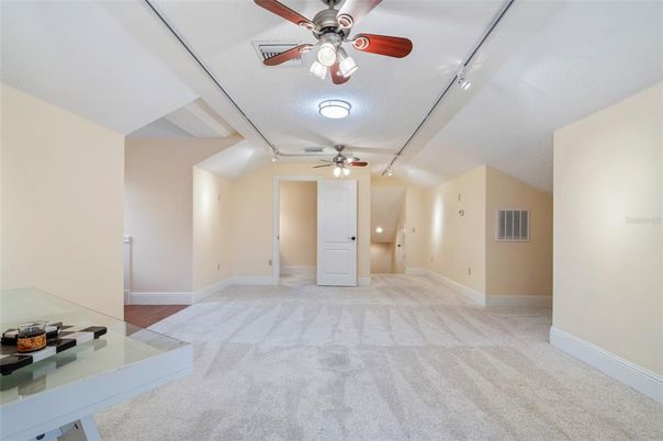 Empty room, Interior, Recessed Lighting