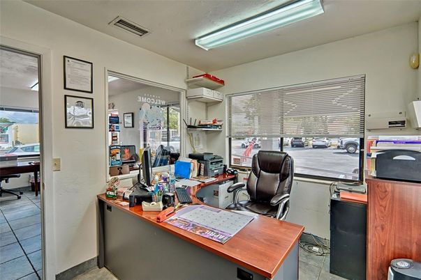 Home Office, Interior
